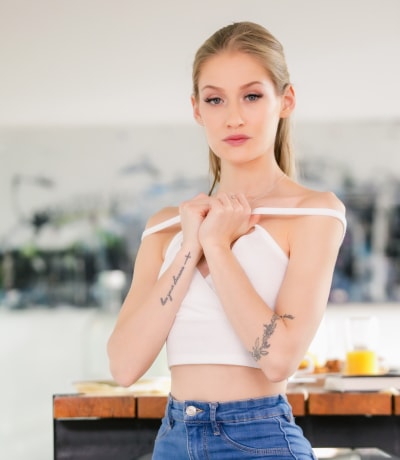 Penthouse Gold porn video: Galería - Tiffany Tatum, la niñera hace horas extras con el padre