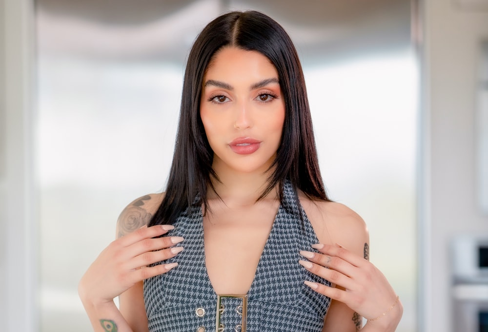 Penthouse Gold porn video: Galerie - Vanessa Sky reitet Stiefvaters große Rute