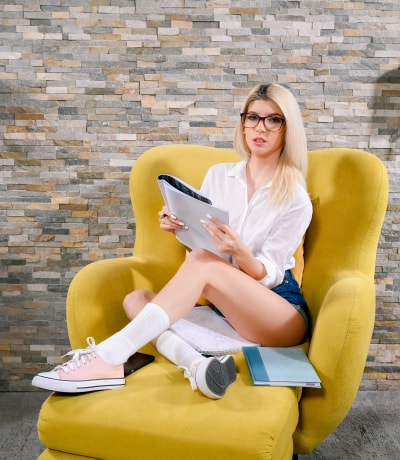 Penthouse Gold porn video: Galería - Missy Luv en una clase particular muy caliente