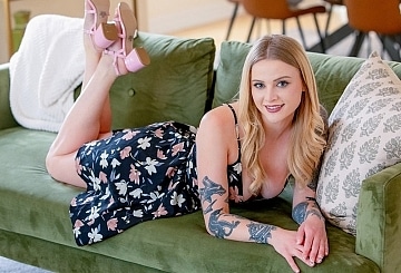 Penthouse Gold HD porn video: Paris White, fantasía sexual con un repartidor