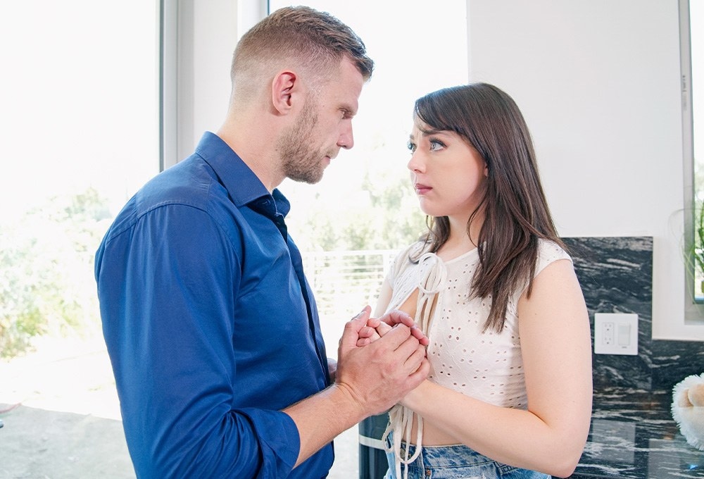 Penthouse Gold HD porn video: Whitney Wright, squirting con el vecino