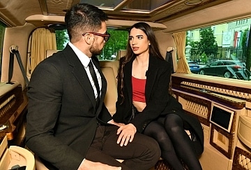 Penthouse Gold HD porn video: Candie Luciani macht einen Doppeldeal