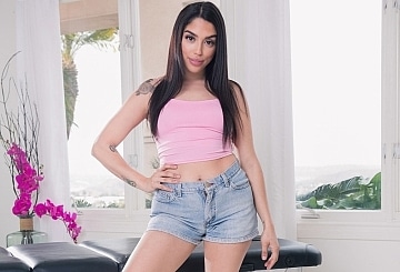 Penthouse Gold HD porn video: Vanessa Sky, neuer Job