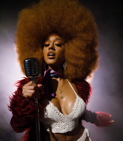 Penthouse Gold porn video: Gallery - Carrying a Tune