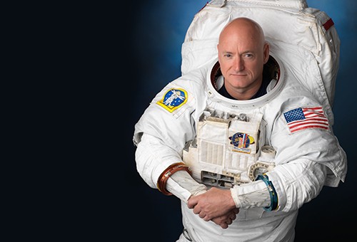 Penthouse Gold porn video: Grow 2 Inches in Space!