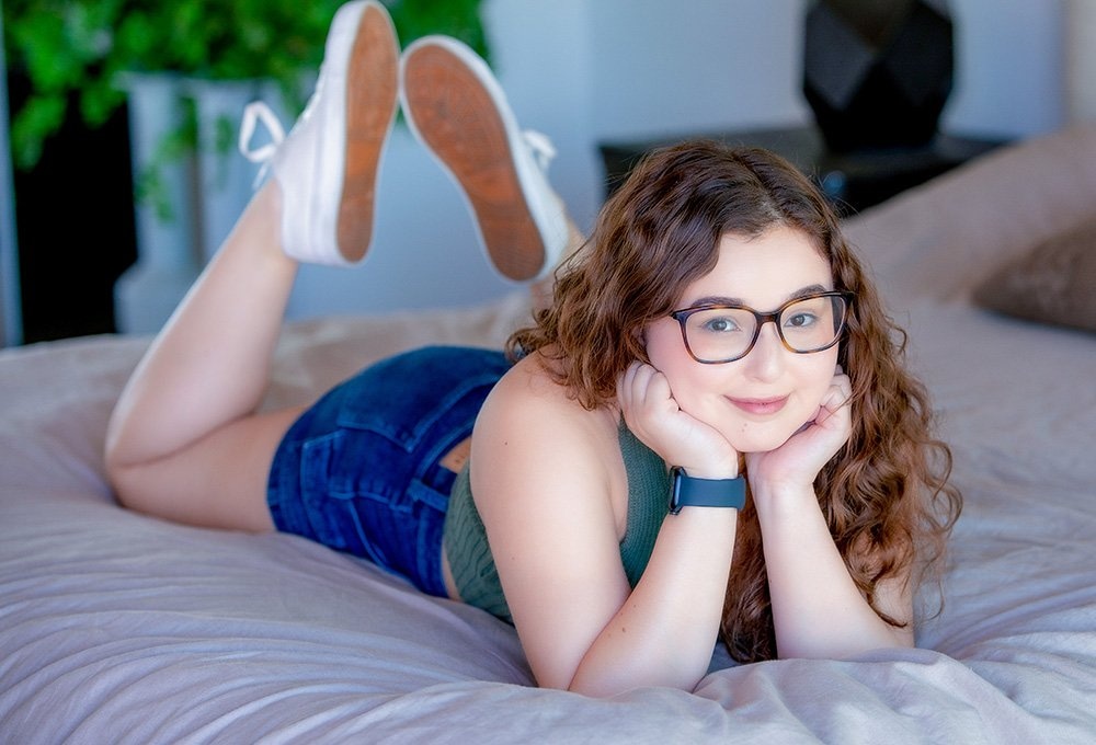 Penthouse Gold HD porn video: Leana Lovings weiß, wie man mit Schwänzen umgeht