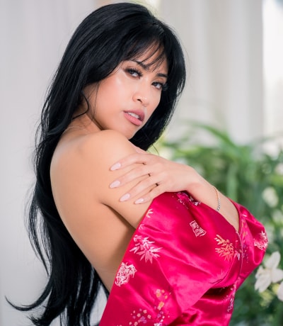 Penthouse Gold porn video: Galería - Ember Sonw, un masaje inesperado