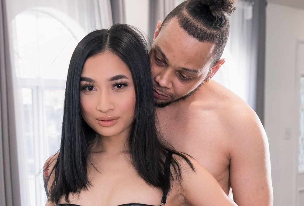 Penthouse Gold porn video: Galerie - Avery Black kann Monsterschwanz nicht widerstehen