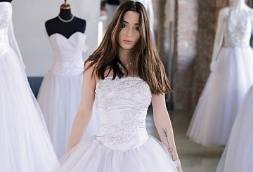 Penthouse Gold HD porn video: Virgin Bride Liya Silver Pops Her Cherry