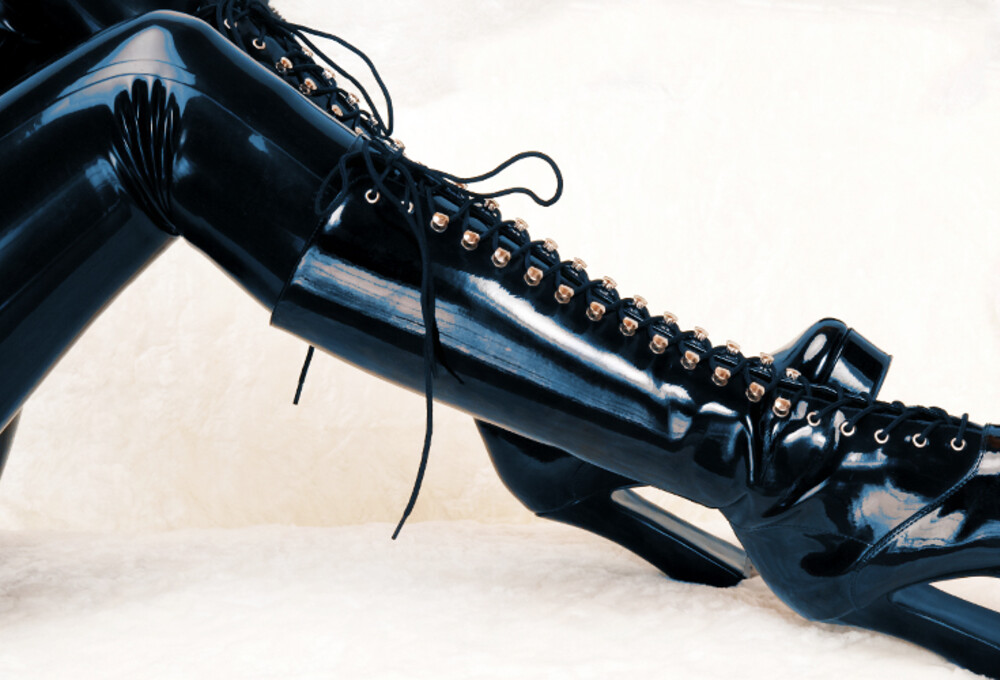 Penthouse Gold porn video: Elastic Orgasm