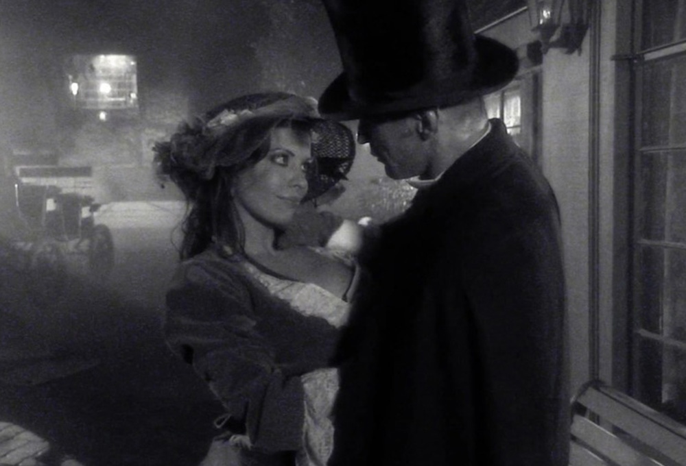 Penthouse Gold HD porn video: Vanessa Lane, Affair Londinense de época