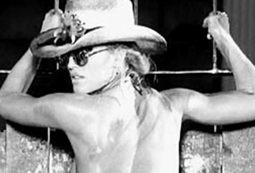 Penthouse Gold porn video: Junkyard Janine - Extended