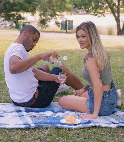 Penthouse Gold porn video: Galería - Ria Sunn en un trío interracial con DP