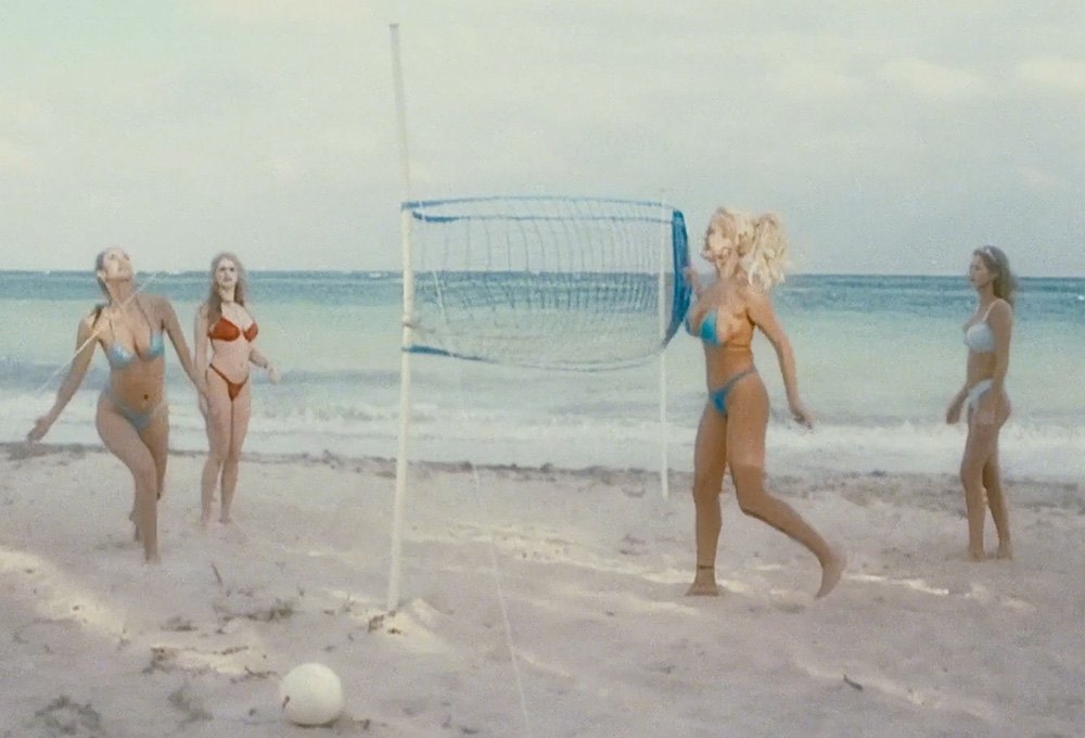 Private HD porn video: Beach Babes