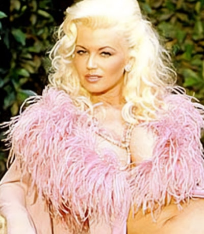 Penthouse Gold porn video: Carolyn Monroe - Extended