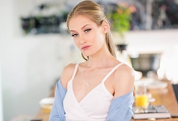 Penthouse Gold HD porn video: Tiffany Tatum, la niñera hace horas extras con el padre