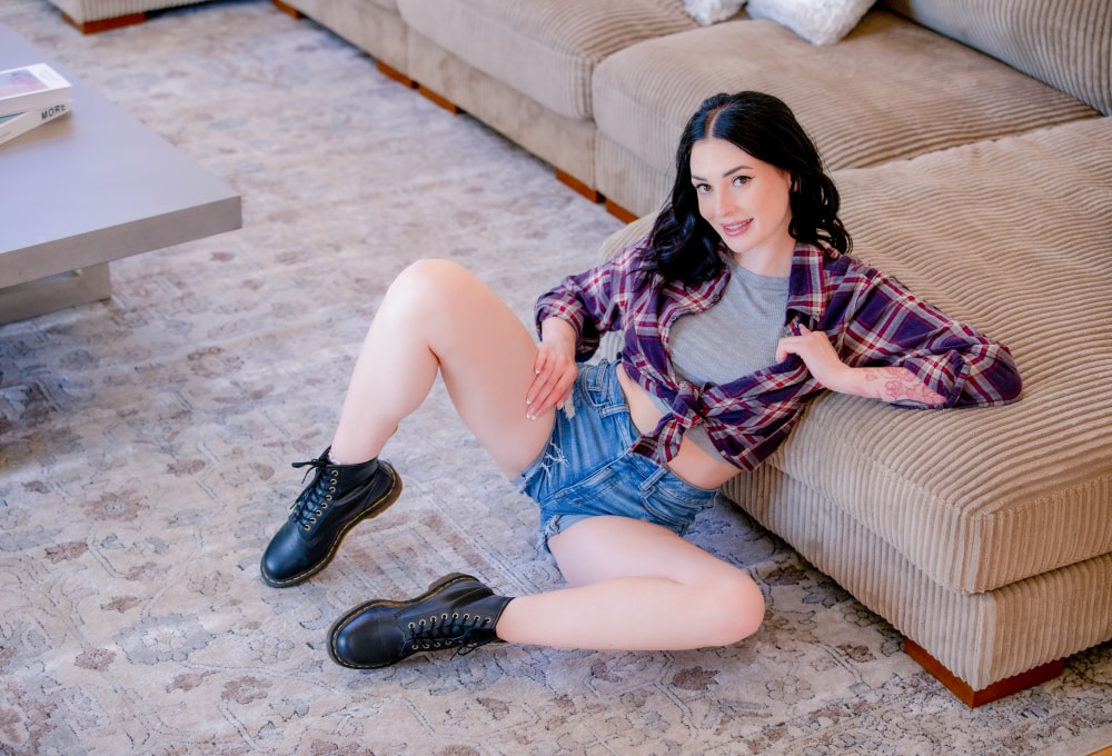 Penthouse Gold porn video: Galería - Chalotte Sins domina los trabajos manuales