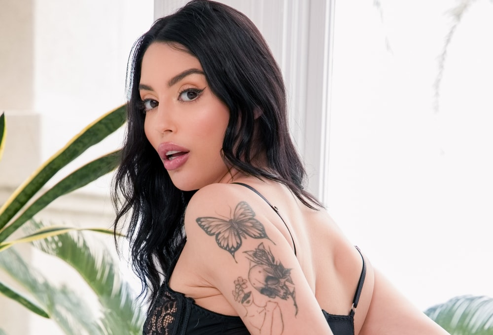 Penthouse Gold porn video: Galerie - Vanessa Sky wird nass, wenn sie sich unterwirft