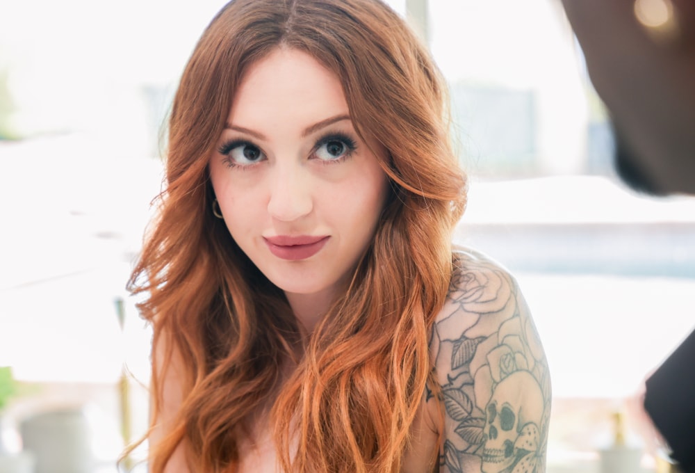 Penthouse Gold porn video: Galería - Kendra Cole en un trío interracial