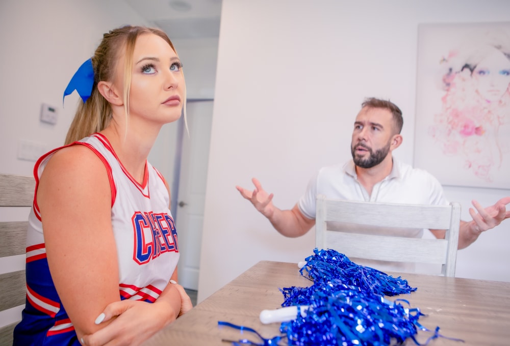 Penthouse Gold porn video: Galería - Paisley Porter, la animadora más popular del campus y el entrenador