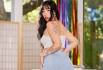 Penthouse Gold HD porn video: Con Elle Lee todo queda en casa