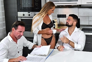 Penthouse Gold HD porn video: Kinuski disfruta el doble con los mejores empleados de su marido