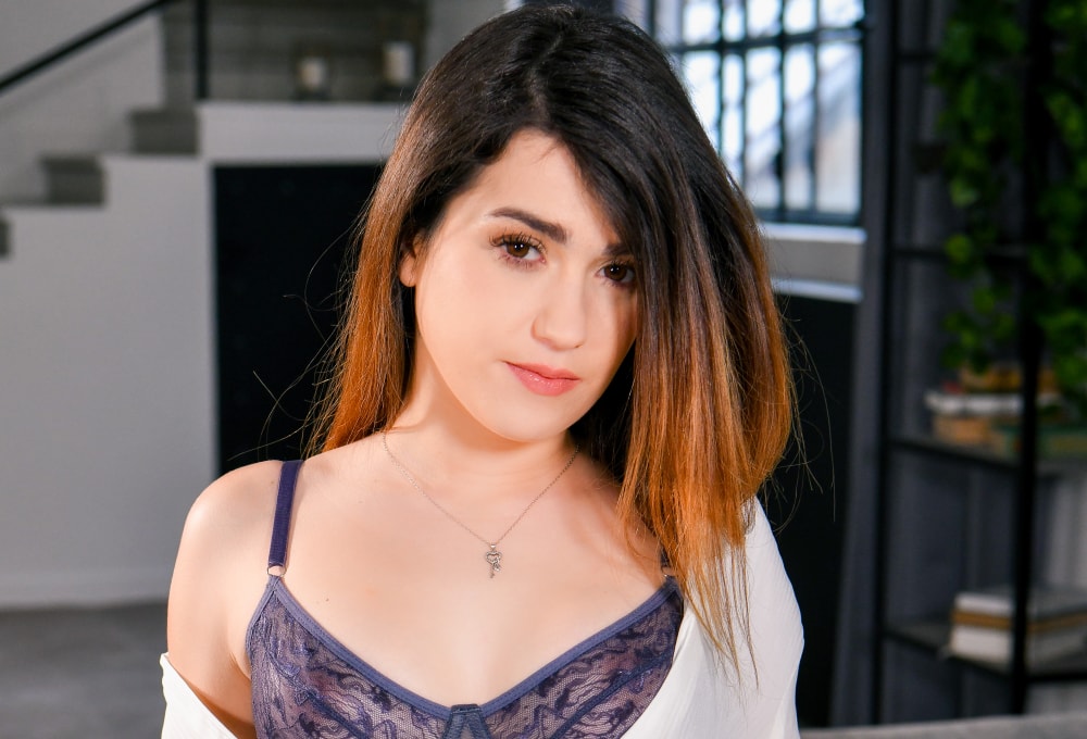 Penthouse Gold porn video: Galerie - Valentina La Piedra sehnt sich nach Analsex