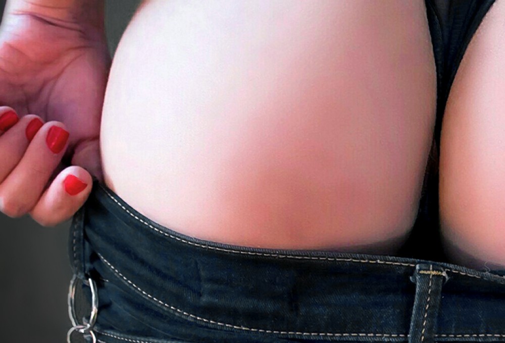 Penthouse Gold porn video: Stockroom Suck Off